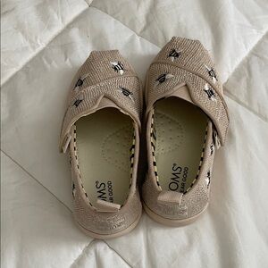 TOMS Kids Tan Moccasins with Bee Design